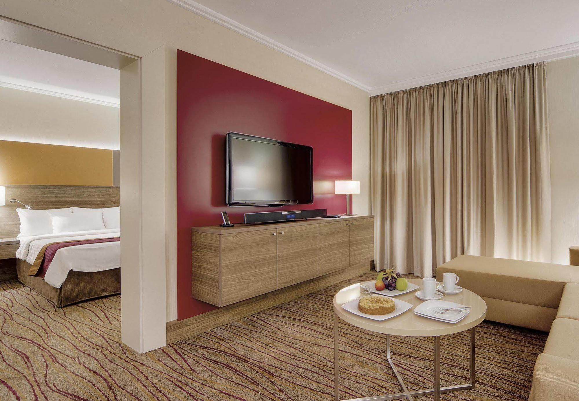 Courtyard By Marriott Linec